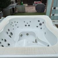 Jacuzzi profile vasca idromassaggio