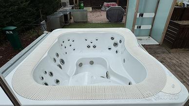 Jacuzzi profile vasca idromassaggio