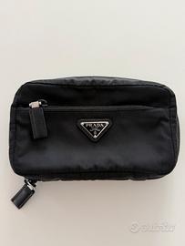 Pochette Uomo Prada in Re-Nylon