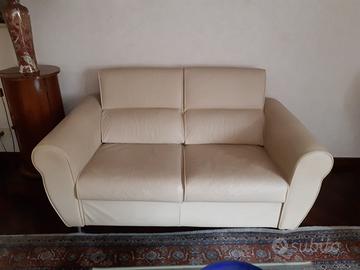 Divano in pelle reclinabile