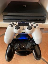 Ps4 Pro con due Controller Perfetta