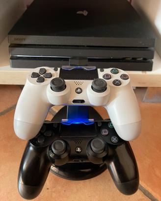 Ps4 Pro con due Controller Perfetta
