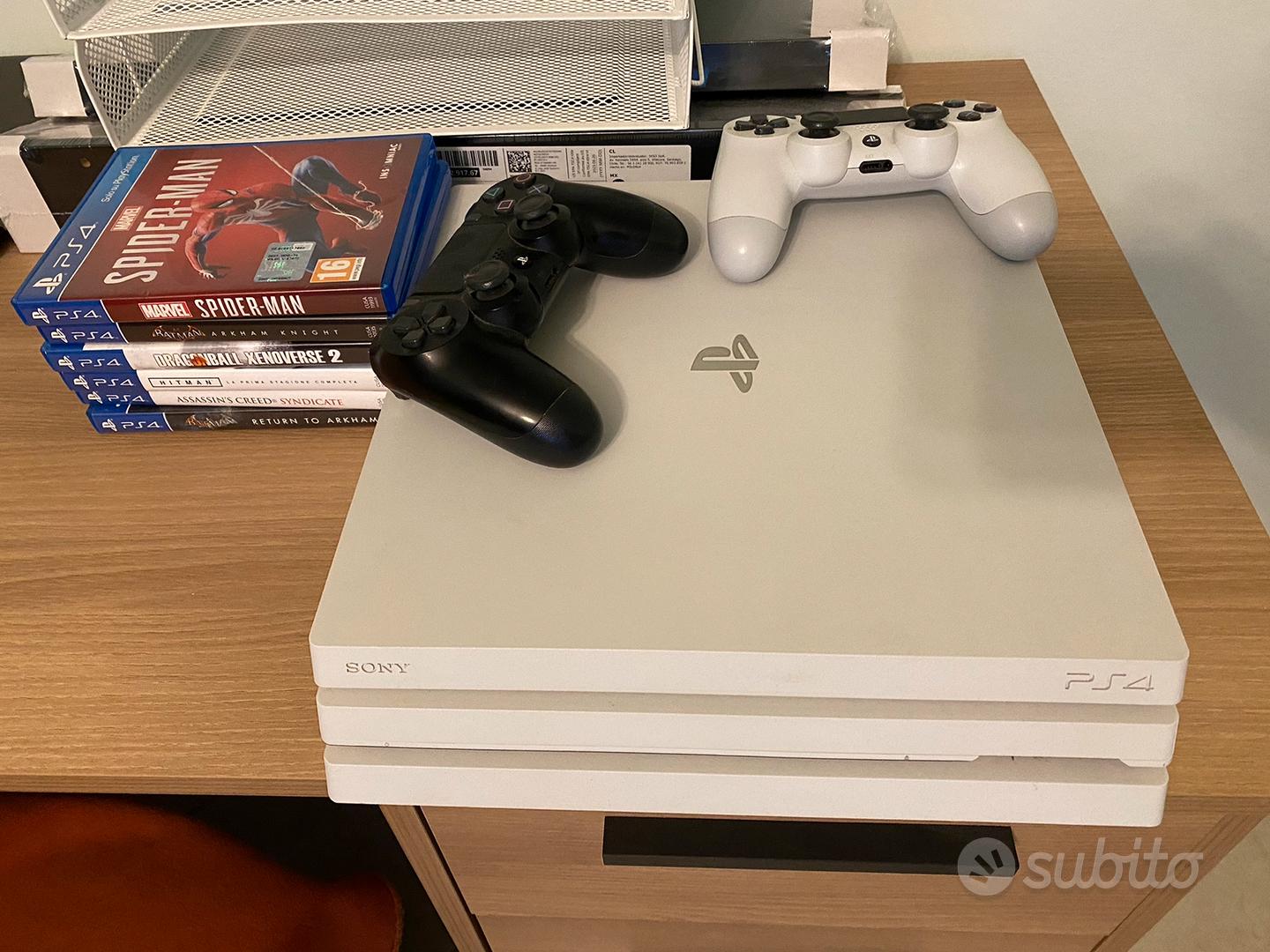 PS4 usata con due controller - Console e Videogiochi In vendita a Torino