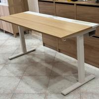 Scrivania IKEA Mittzon