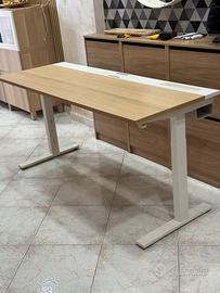 Scrivania IKEA Mittzon