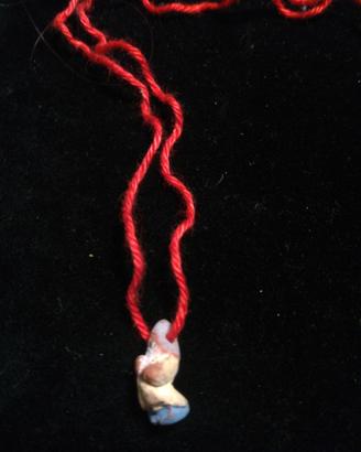 Collanina con piccolo gnometto in ceramica 33