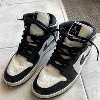 Air Jordan 1 Mid "Panda" (Black/White)