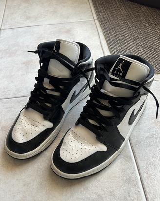 Air Jordan 1 Mid "Panda" (Black/White)