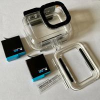 Custodia subaquea + 2 batterie nuove Go pro 8