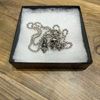 Collana in argento con teschio Alexander McQueen