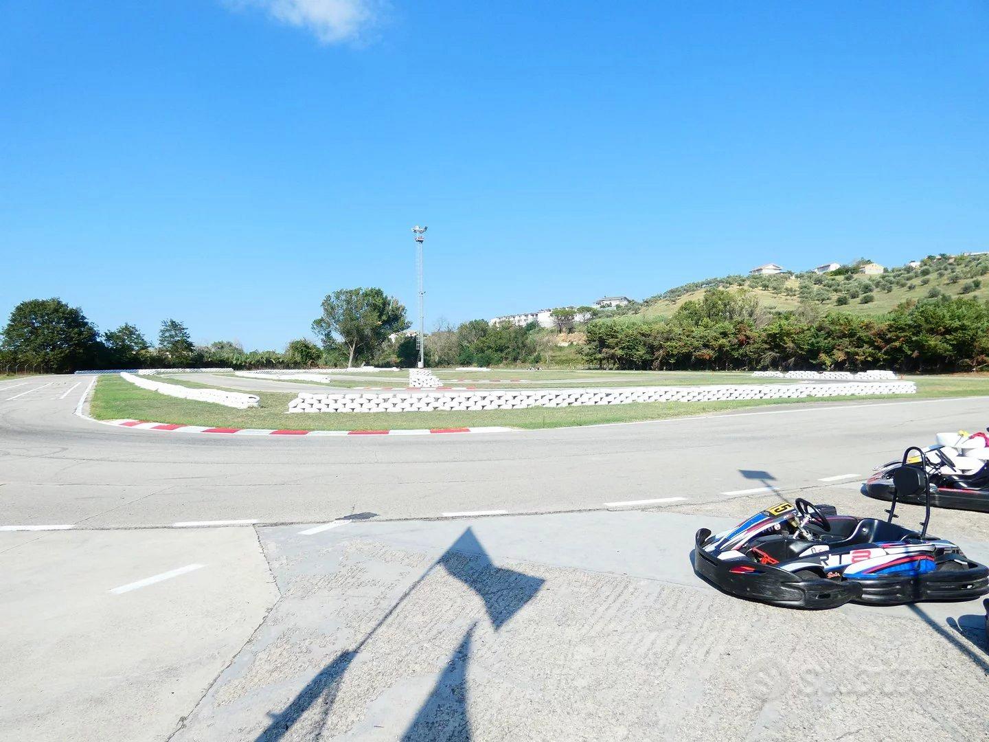 TERRENO CON ATTIVITA' STORICA GO KART - Vista 2