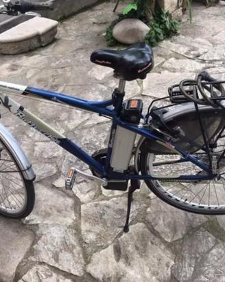 Bicicletta elettrica con batteria nuova