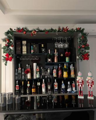 PARETE ATTREZZATA E MOBILE BAR LED