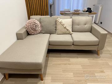 Divano angolare beige in tessuto reversibile
