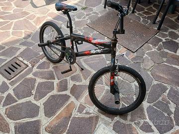 bicicletta bmx ragazzo 