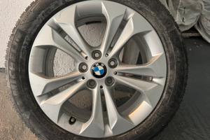 Gomma con cerchio 225/50 R17
