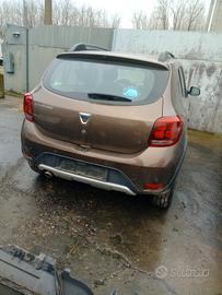 DACIA SANDERO STEPWAY PER RICAMBI VARI COLORI