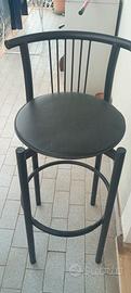 sgabello in metallo nero 