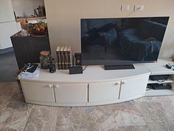 Mobile lungo TV di legno bianco