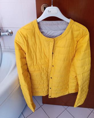 Piumino leggero giallo e tortora