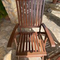 tre poltrone in legno da giardino