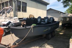 Barca in alluminio 4,50 m tipo Bass Boat