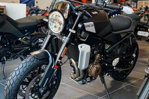 Husqvarna Svartpilen 801 105 CV