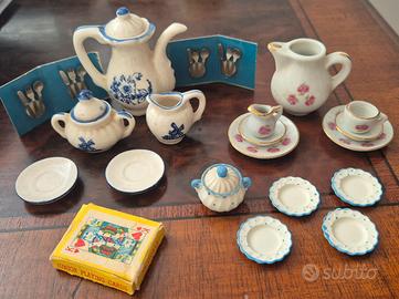 Casa delle bambole: porcellane té, carte da gioco