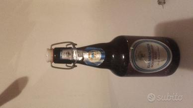 Bottiglia di birra vintage piena