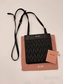 Borsa Miu Miu a tracolla nera
