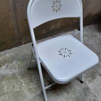 Sedia bianca di metallo chiudibile