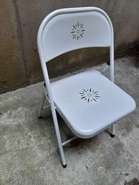 Sedia bianca di metallo chiudibile