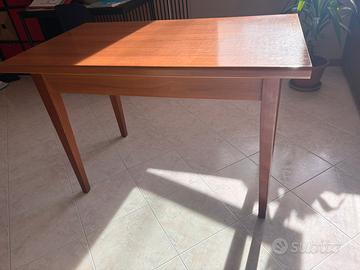 Tavolo allungabile in legno