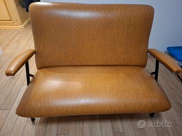 Poltrona simil pelle anni 60'