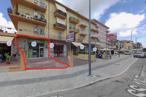 Locale commerciale 80 mq con soppalco e bagno