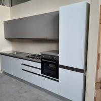 Cucina con maniglia a gola --nuova di mostra