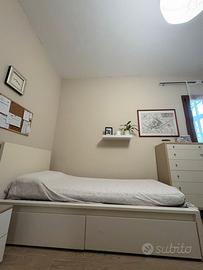 Letto singolo con cassetti, di legno, bianco
