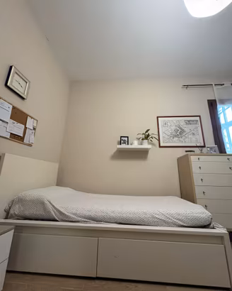 Letto singolo con cassetti, di legno, bianco
