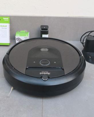 Robot aspirapolvere iRobot Roomba i7 con accessori