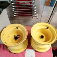 Cerchi  per trattorini tagliaerba o carrelli. 