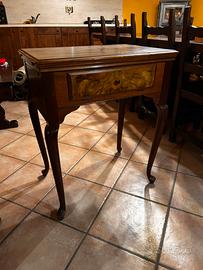 Tavolo con macchina da cucire Singer vintage