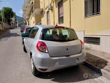 Renault clio grigia