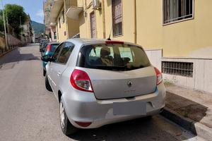 Renault clio grigia