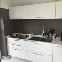 Cucina con elettrodomestici smeg