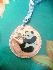 Portachiavi dorato con panda 