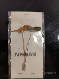Spilla F104S e Spilla Nissan d'epoca