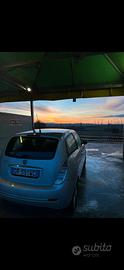 lancia y 1.2 a benzina e metano