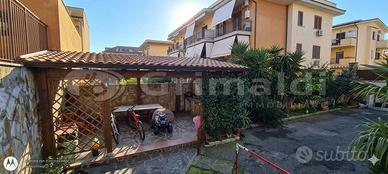 Appartamento con giardino e 2 p auto Giugliano