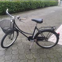 bici donna nera ruota  piccola del 24