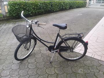 bici donna nera ruota  piccola del 24